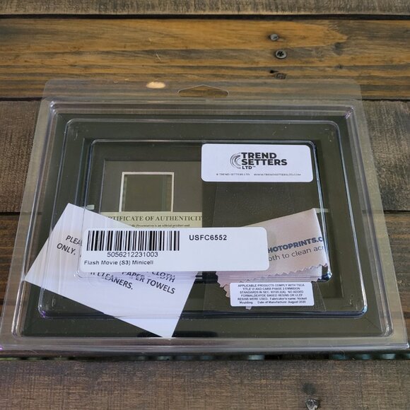 DC Comics – The Flash  7” x 5” MiniCell - Picture 6 of 9